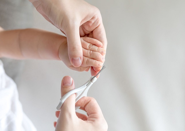 Bebeklerde Tırnak Bakımı